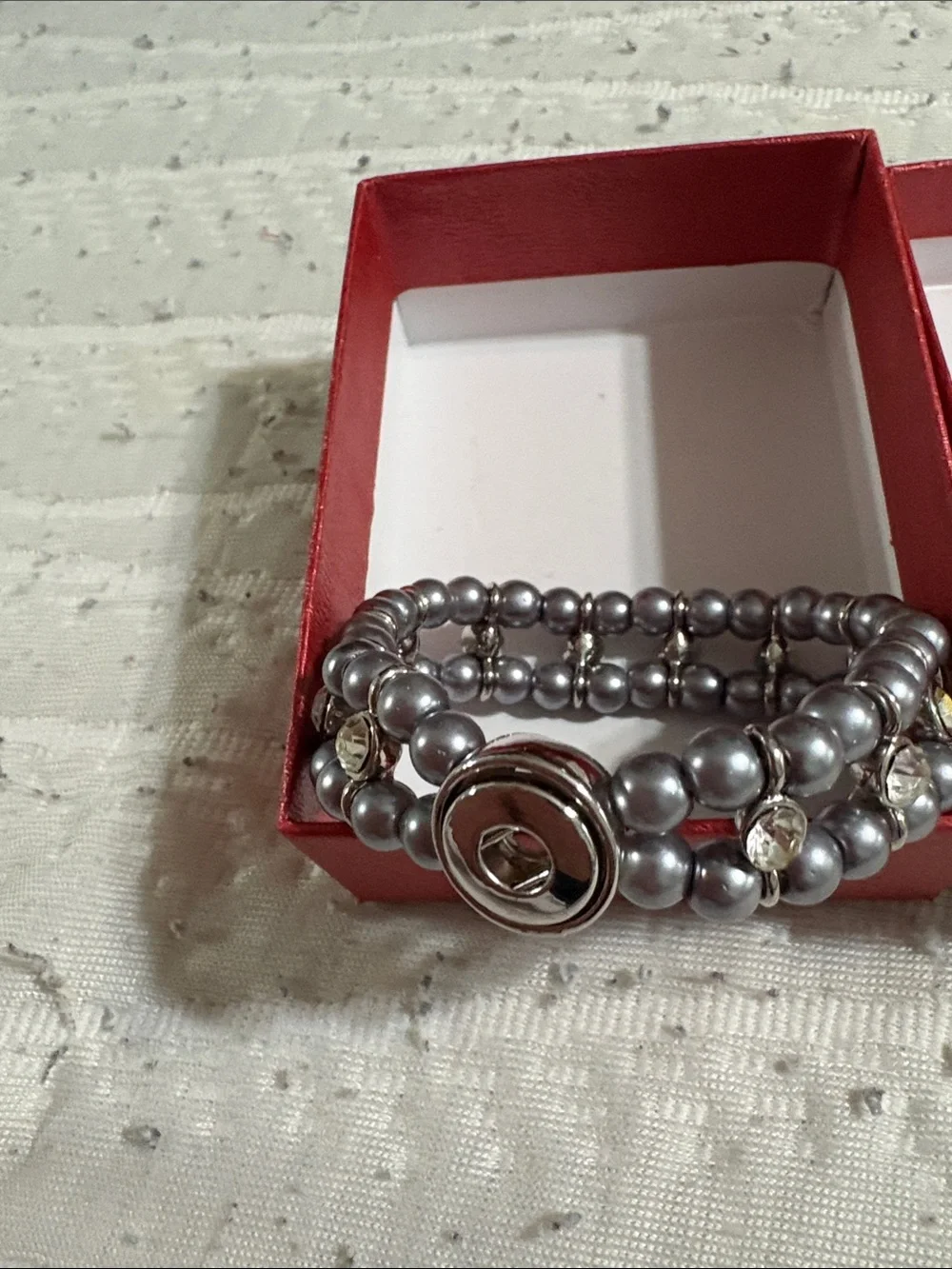 Elegant Silver Pearl Bracelet using small snaps. With jewels. Stretchy bracelet - Picture 1 of 7